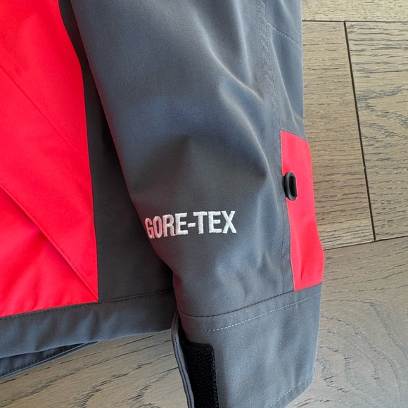 SUPREME X The North Face Gore-Tex Jacket in Medium - Picture 3 of 8
